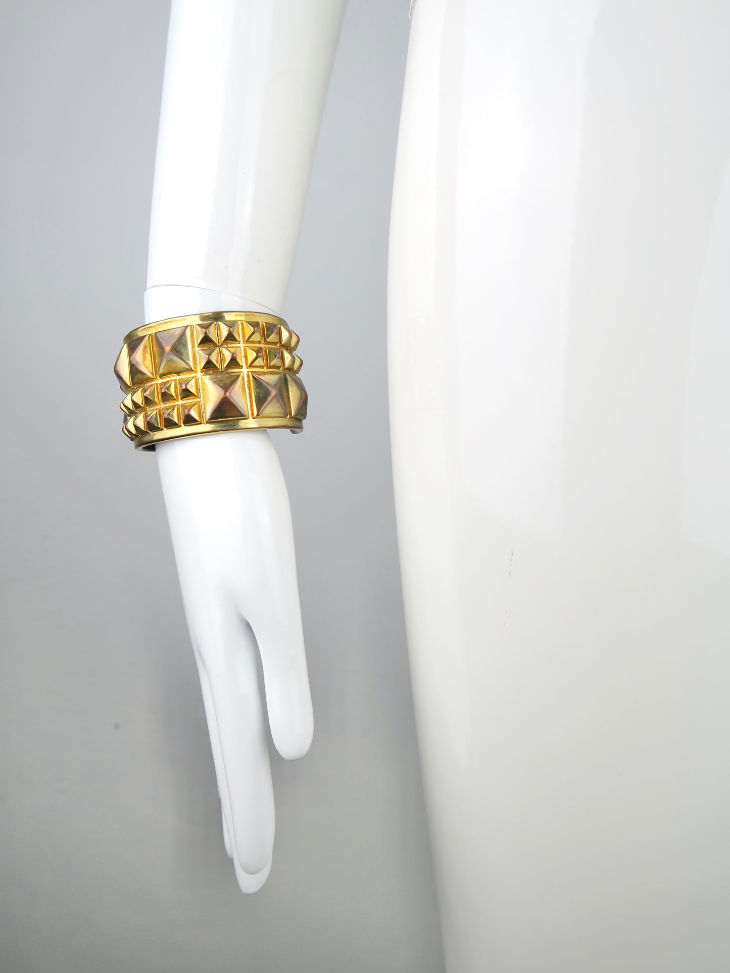 GOLD CUFF BRACELET