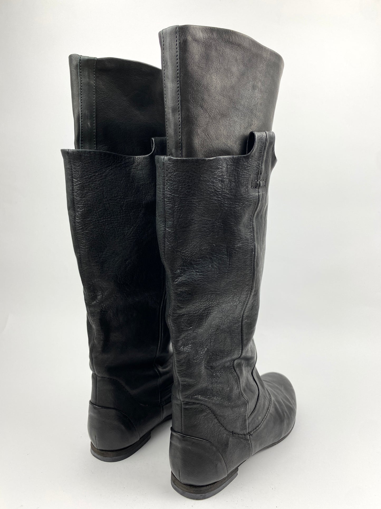 BLACK LEATHER BOOTS