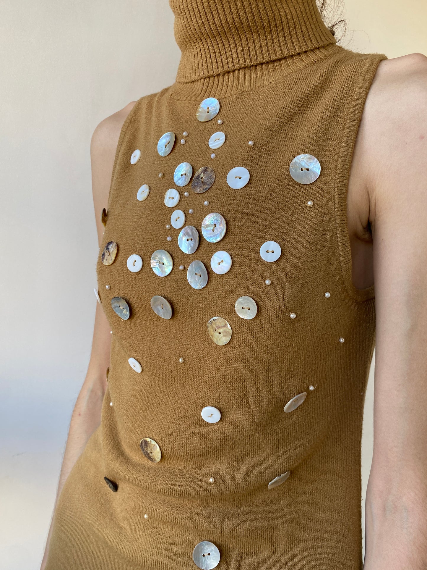 MOTHER OF PEARL KNIT TOP