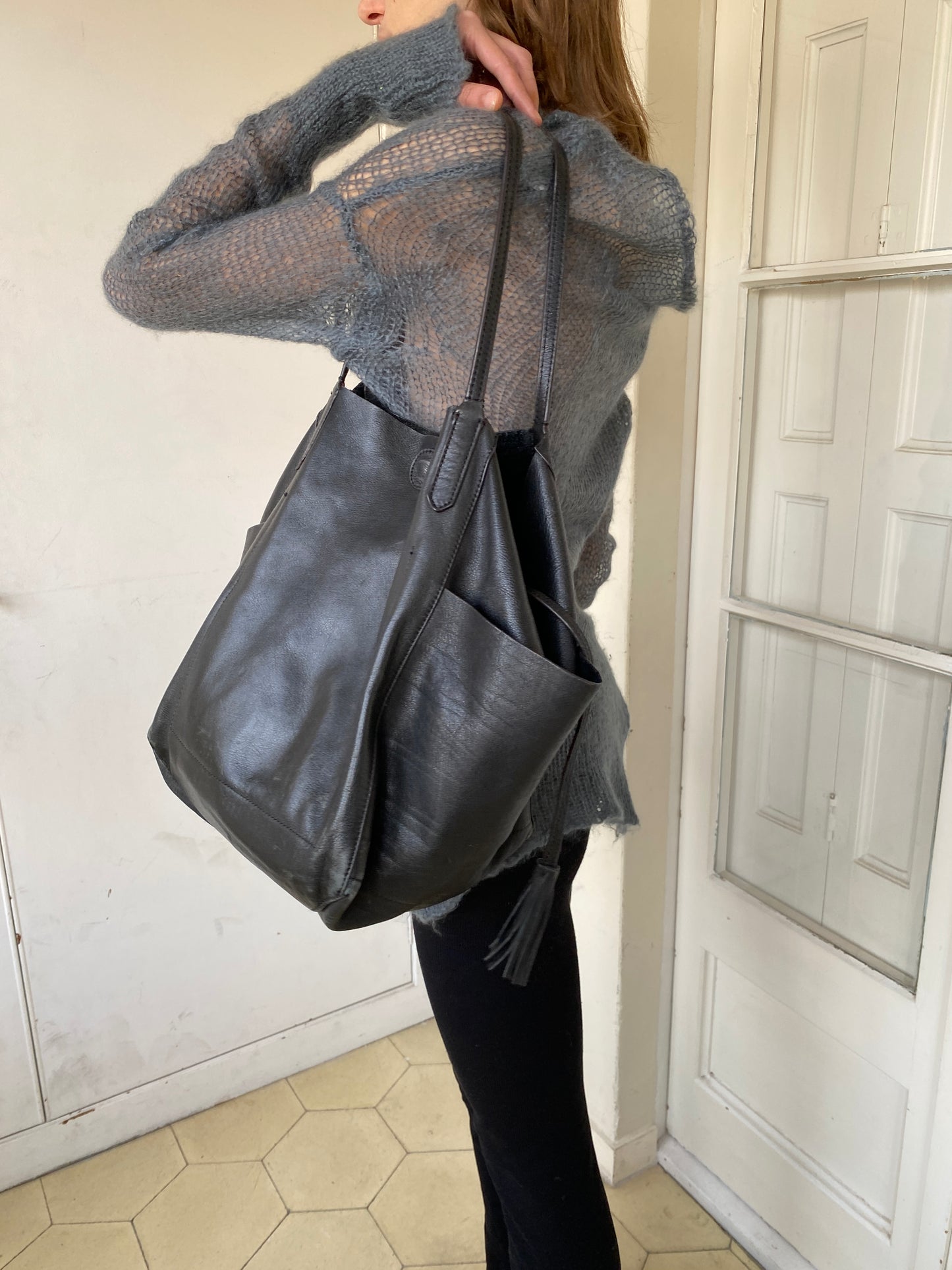 BLACK LEATHER TOTE BAG