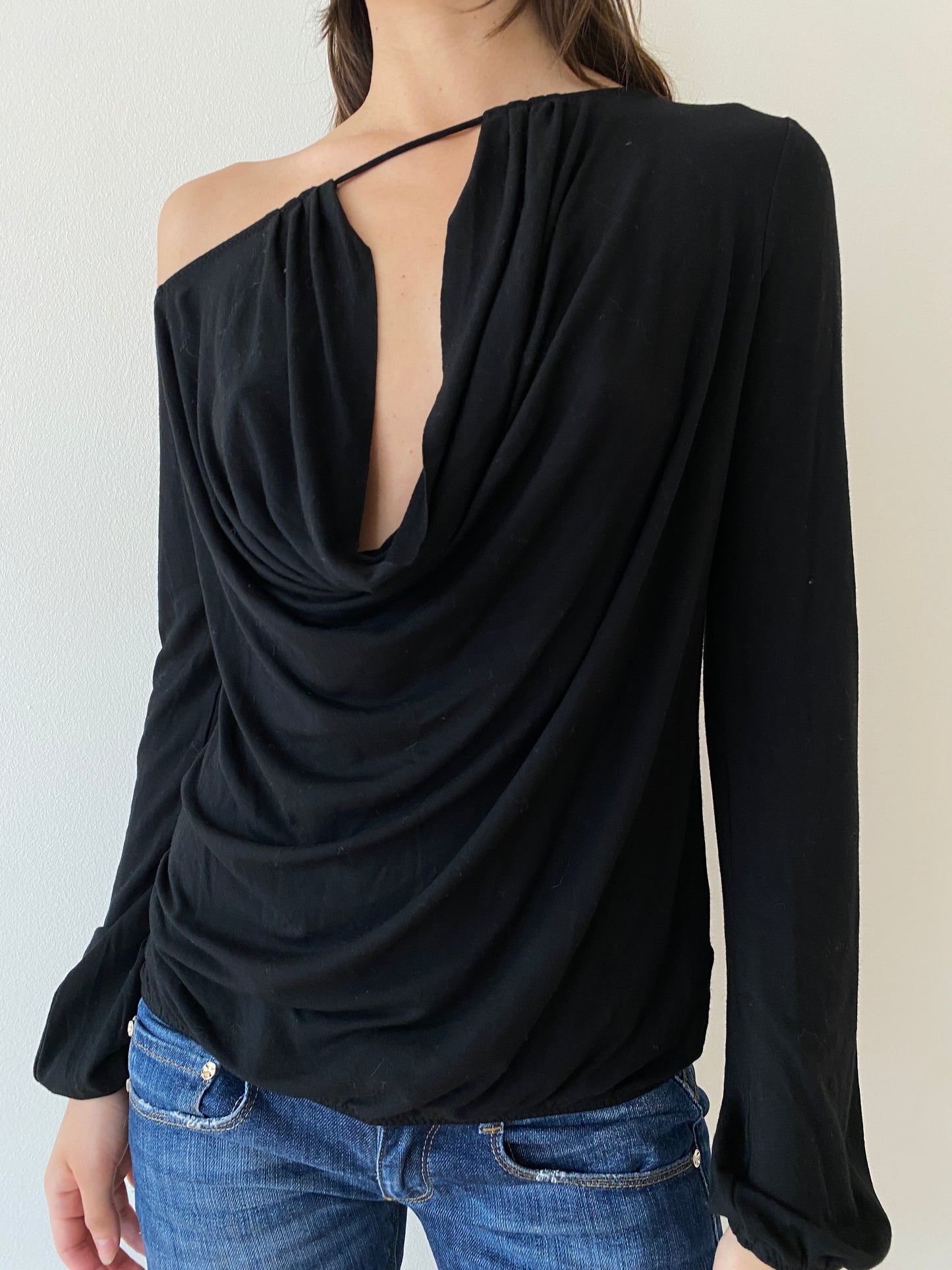 ONE-SHOULDER DRAPED TOP