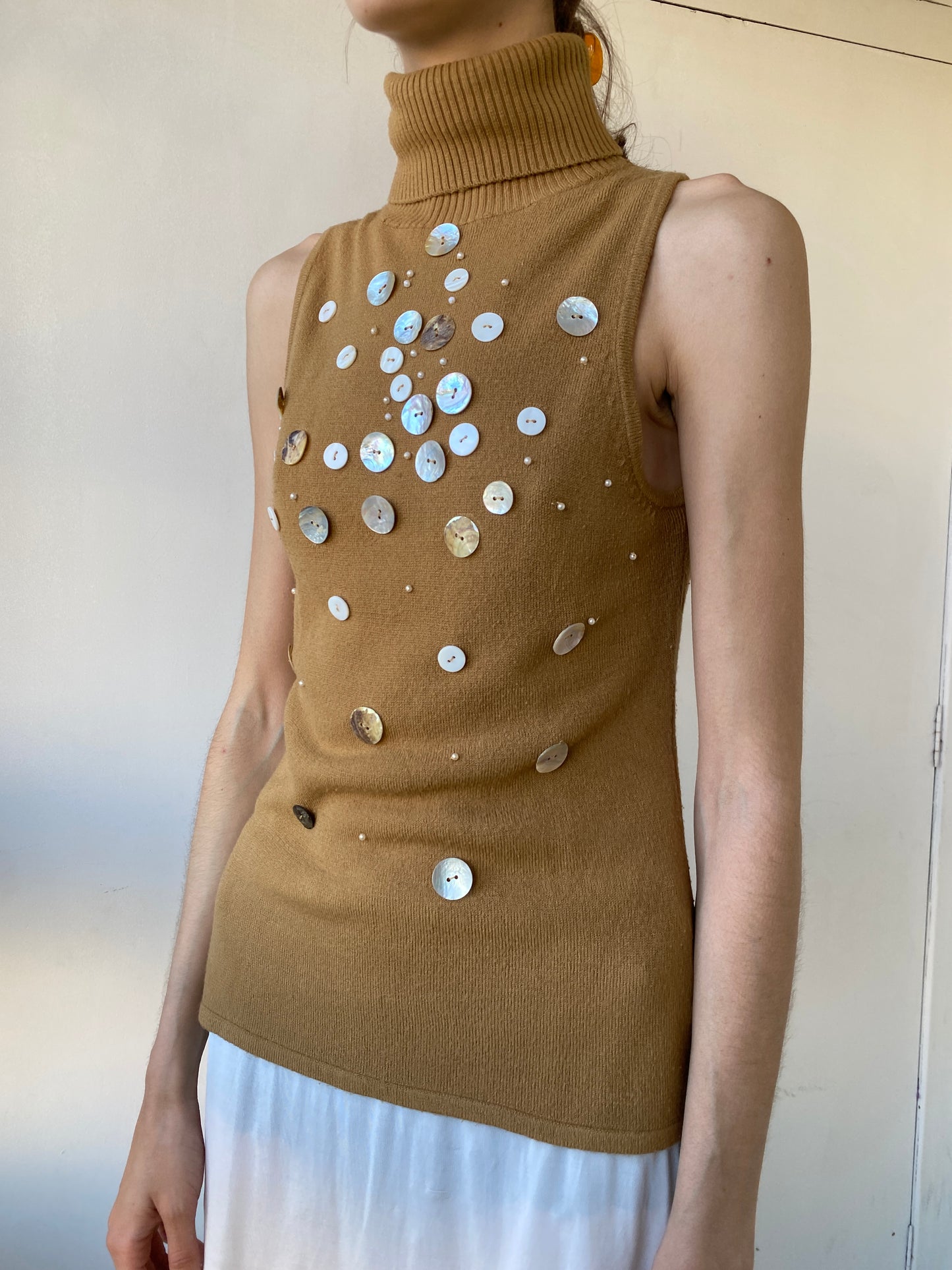 MOTHER OF PEARL KNIT TOP