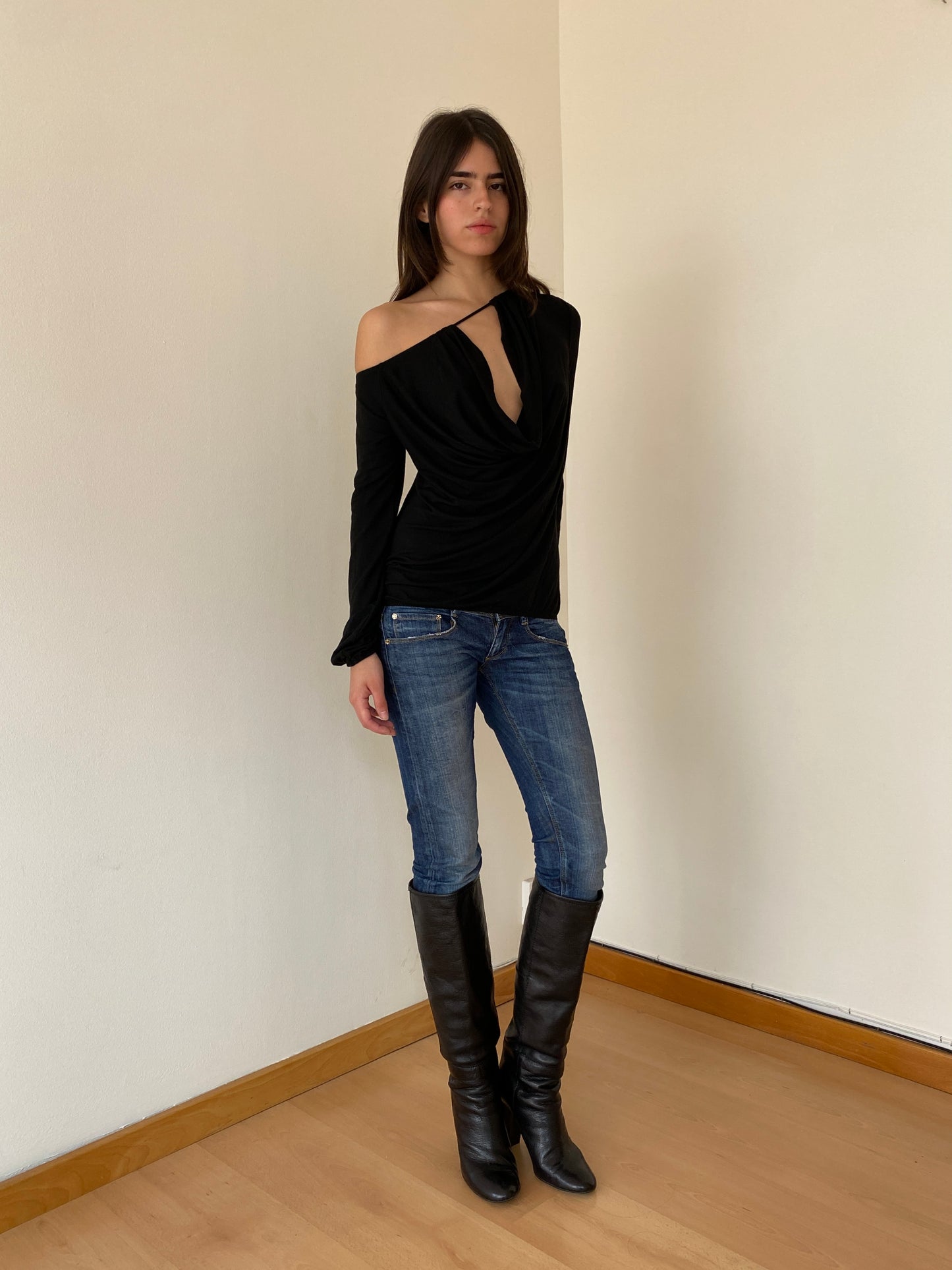 ONE-SHOULDER DRAPED TOP