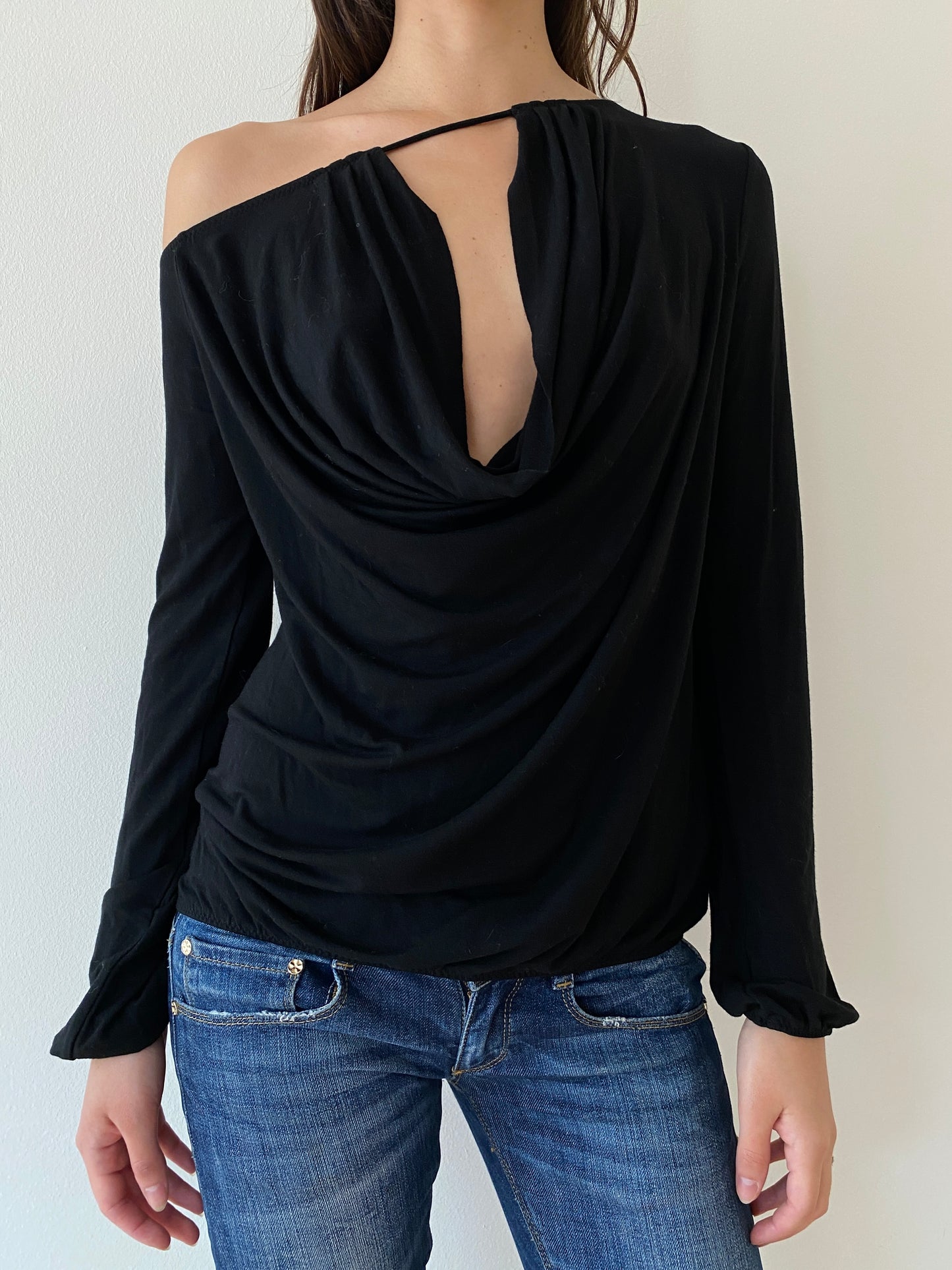 ONE-SHOULDER DRAPED TOP