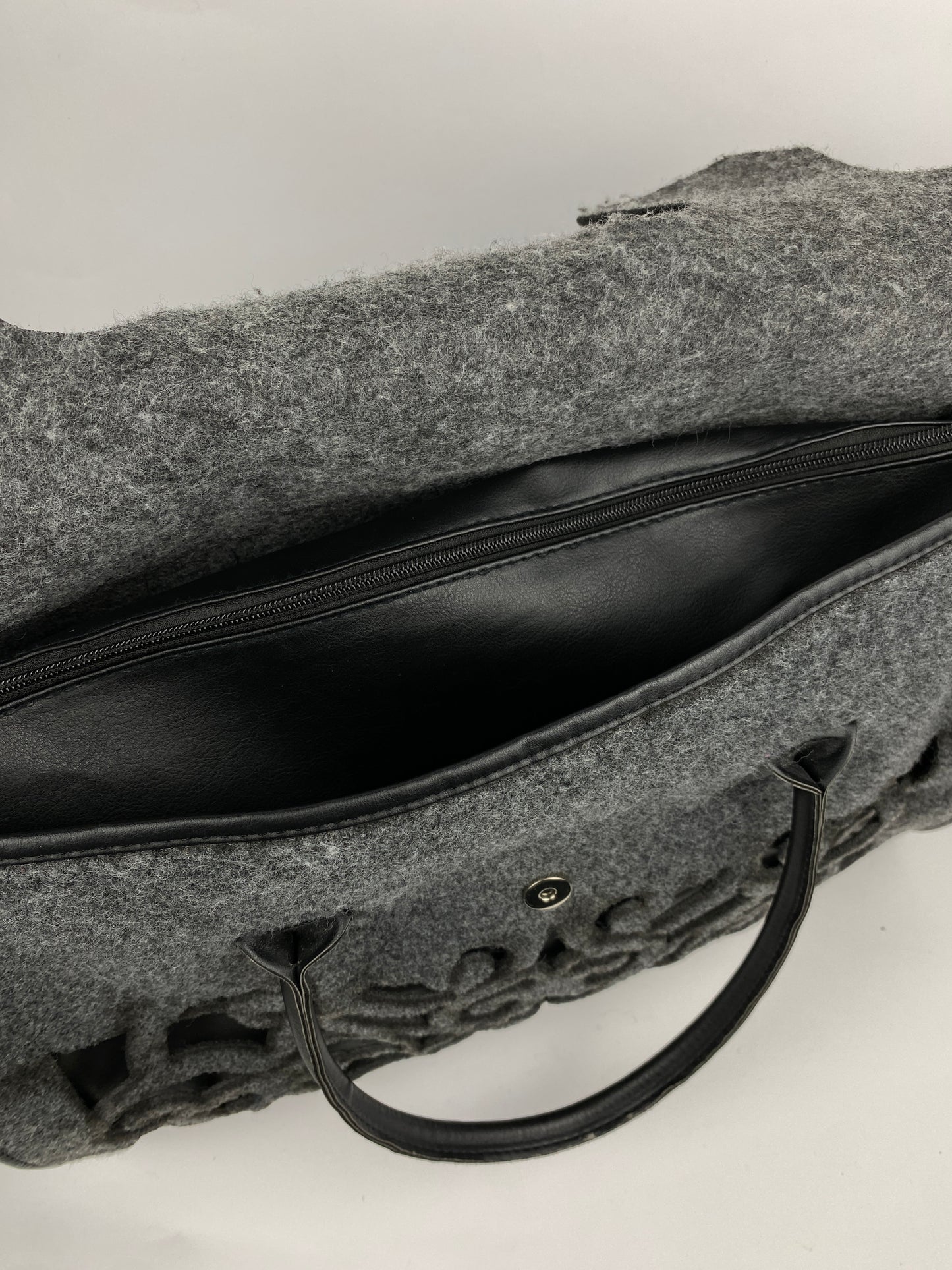 CUTOUT FELT TOTE BAG