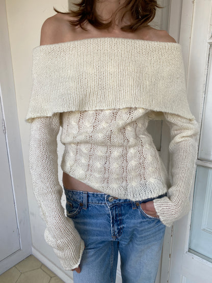 OFF-SHOULDER KNIT SWEATER