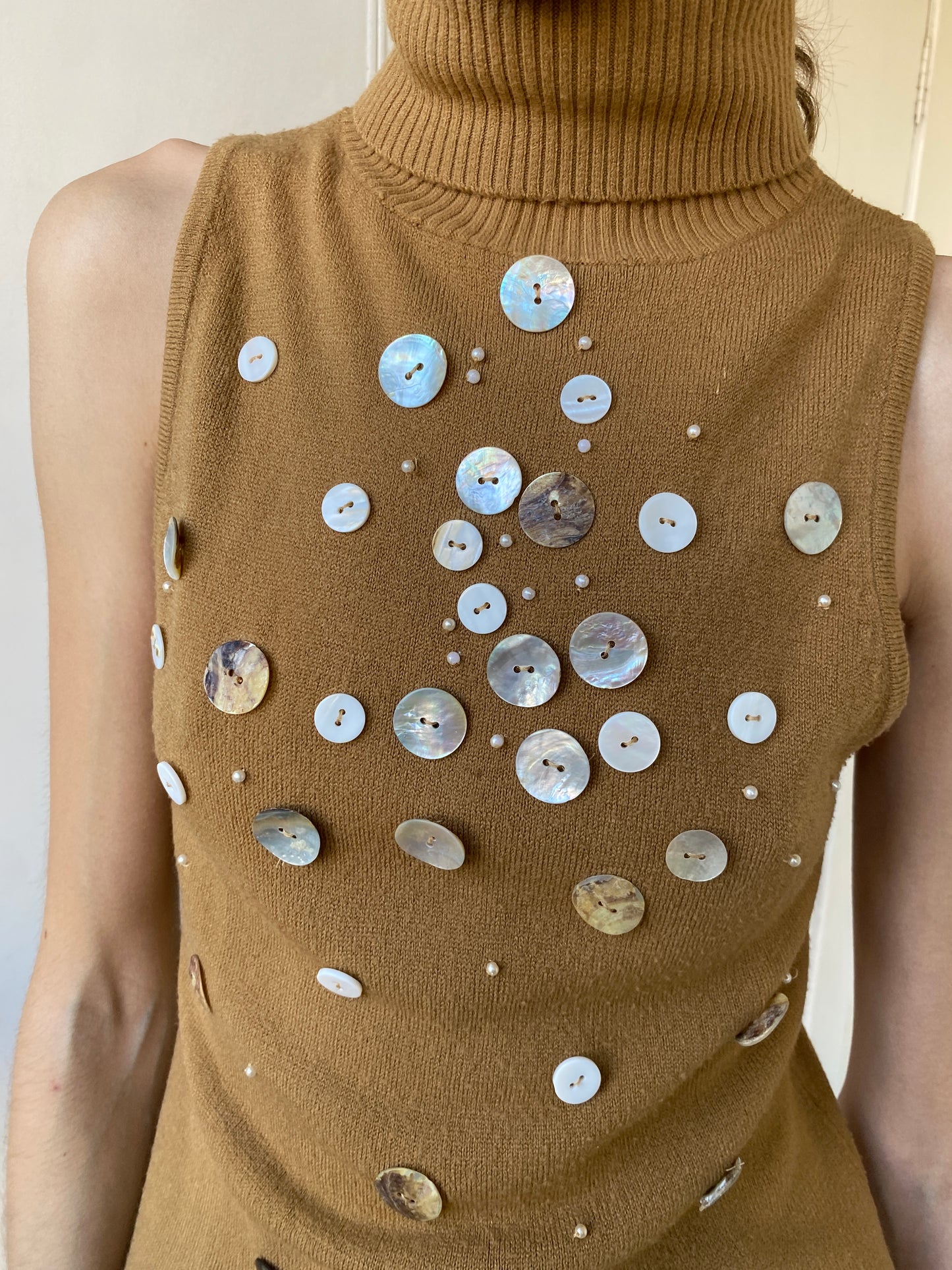 MOTHER OF PEARL KNIT TOP