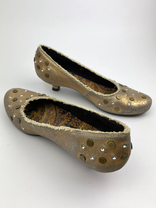 GOLD BALLET HEELS