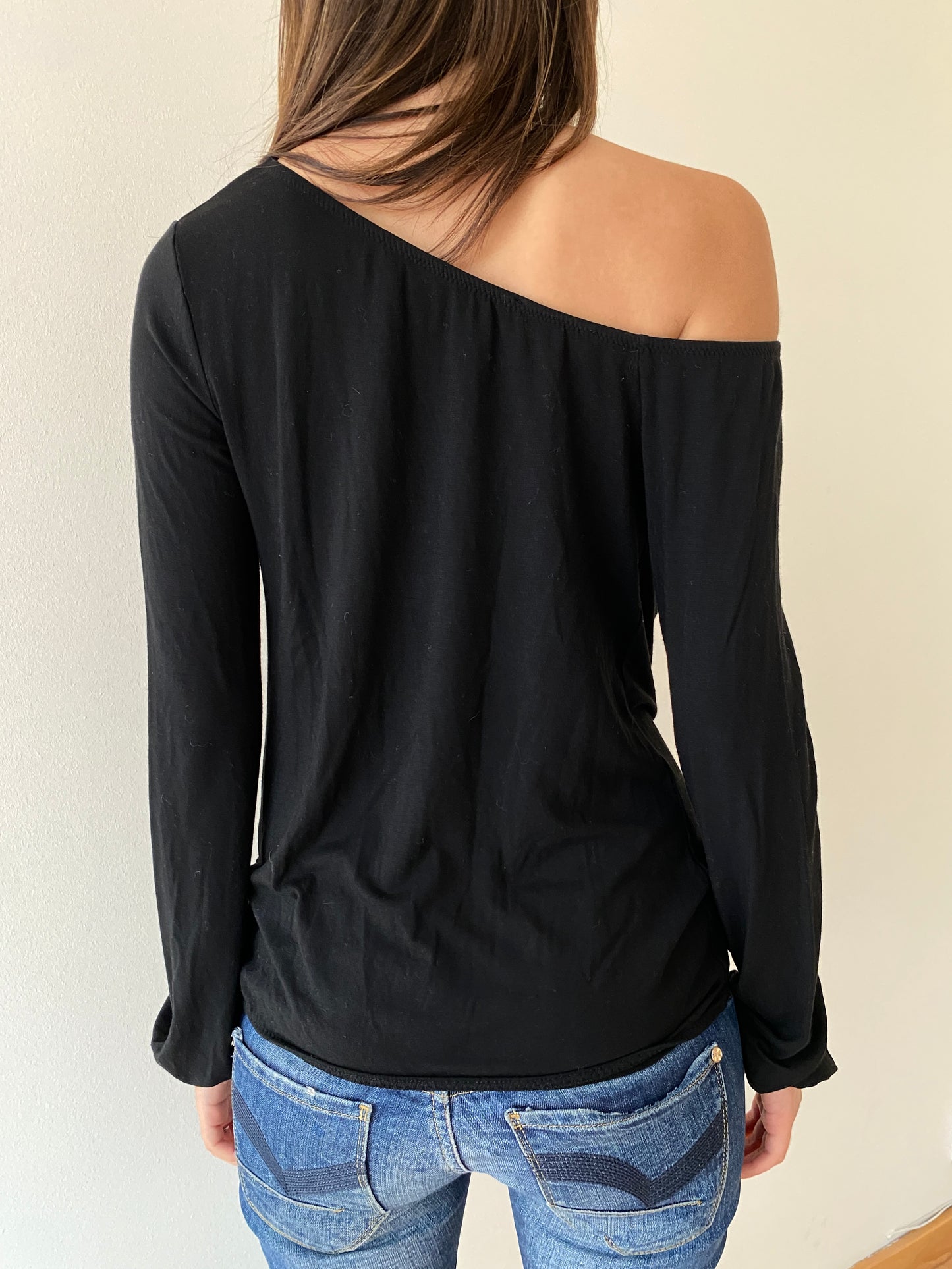 ONE-SHOULDER DRAPED TOP